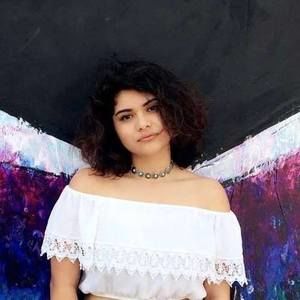 Meet your Posher, Elissa